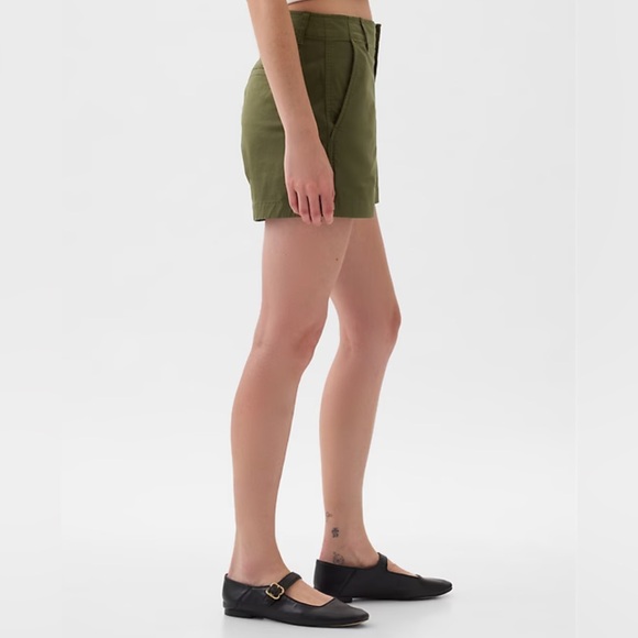 GAP 4” Downtown Khaki Shorts - Picture 4 of 9